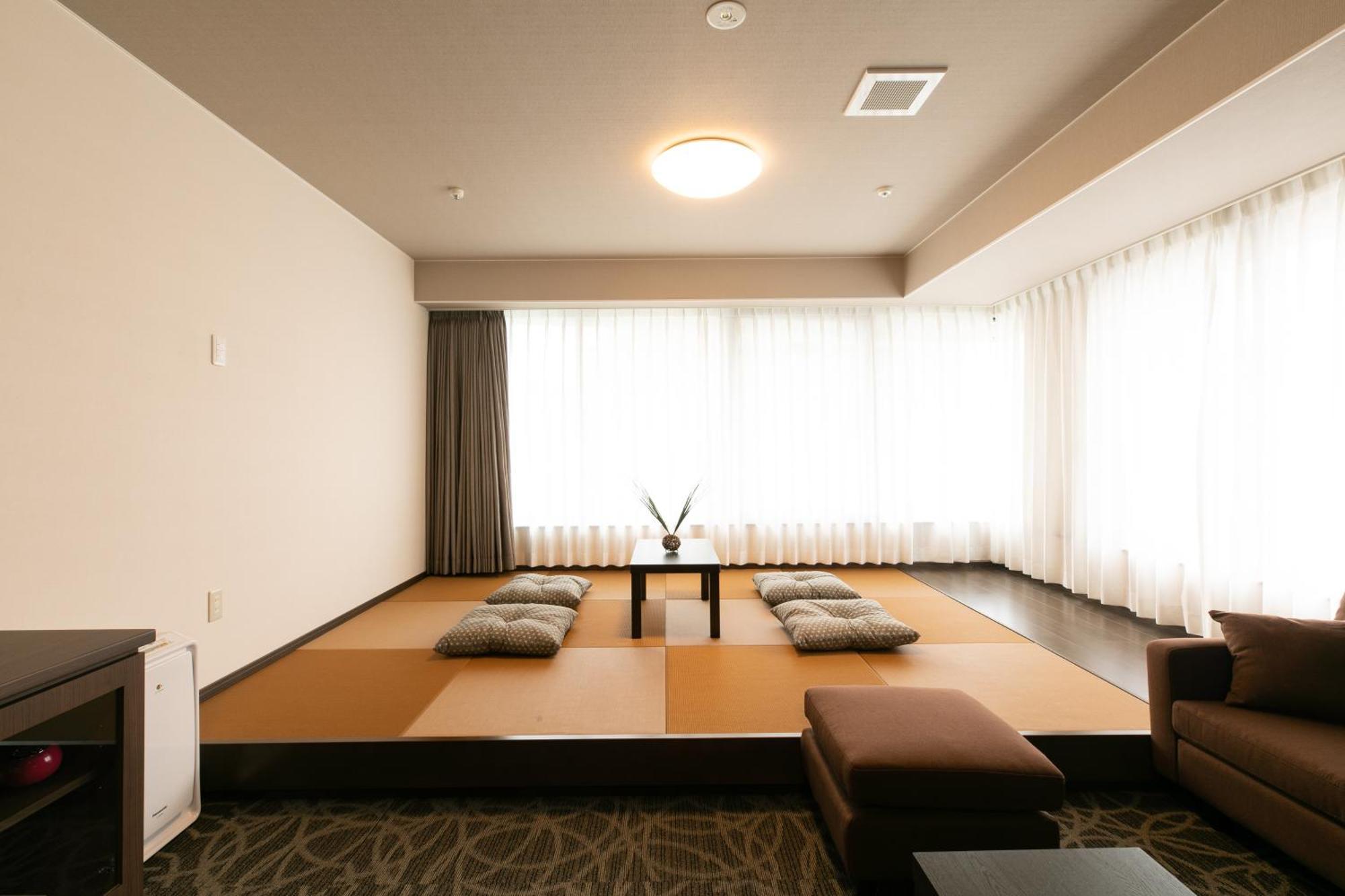 Hotel Silk Tree Nagoya Bagian luar foto